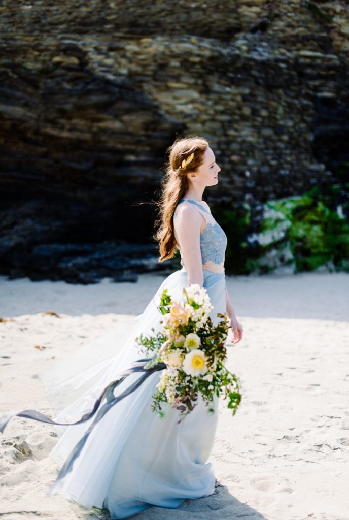 (19)_Elopement_Cornwall_heiraten_Ausland_blaues_brautkleid_blue_wedding_dress_individual_intimate_hochzeit
